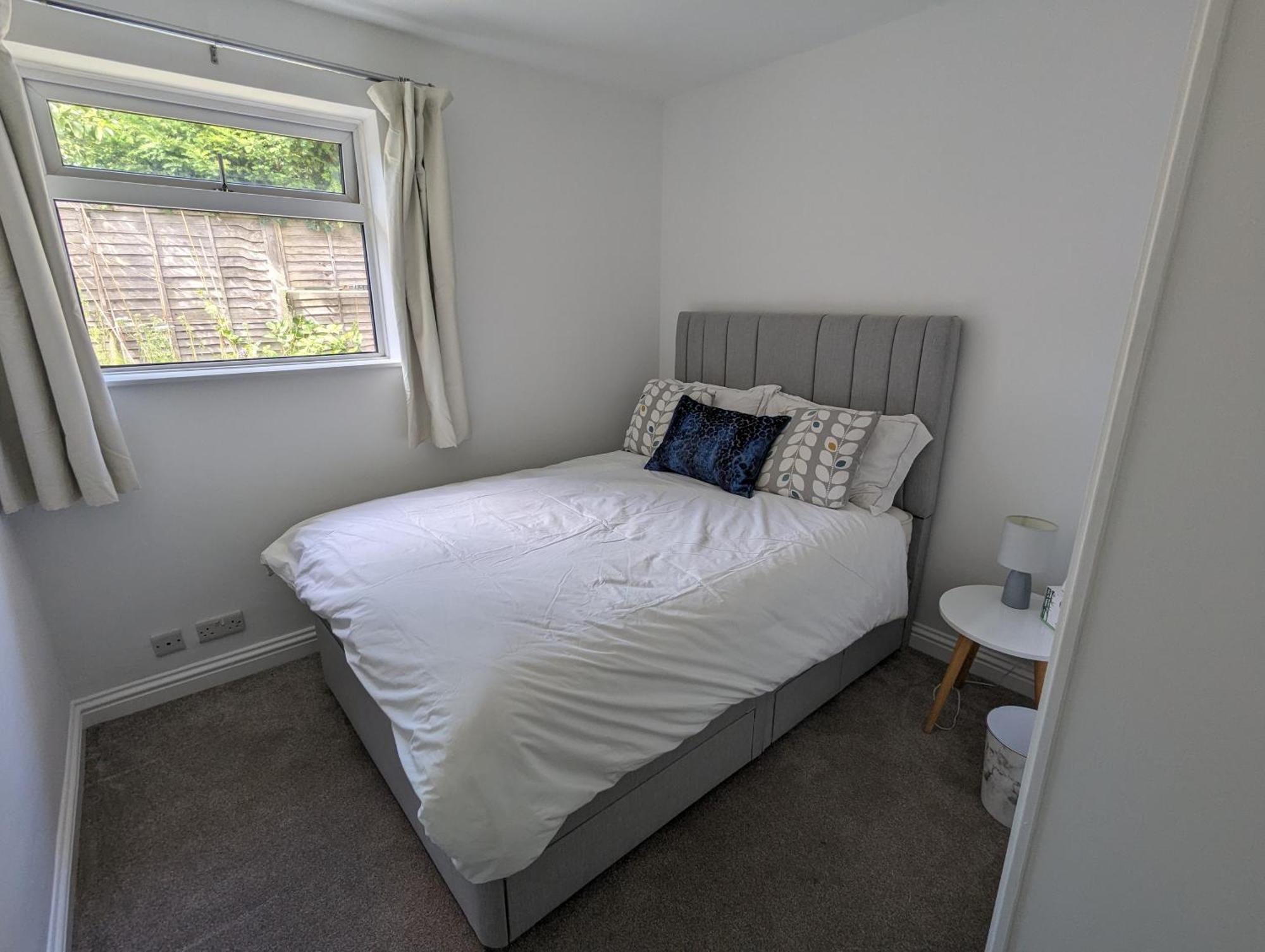 Peaceful Glastonbury Bungalow - Ideally Located Экстерьер фото